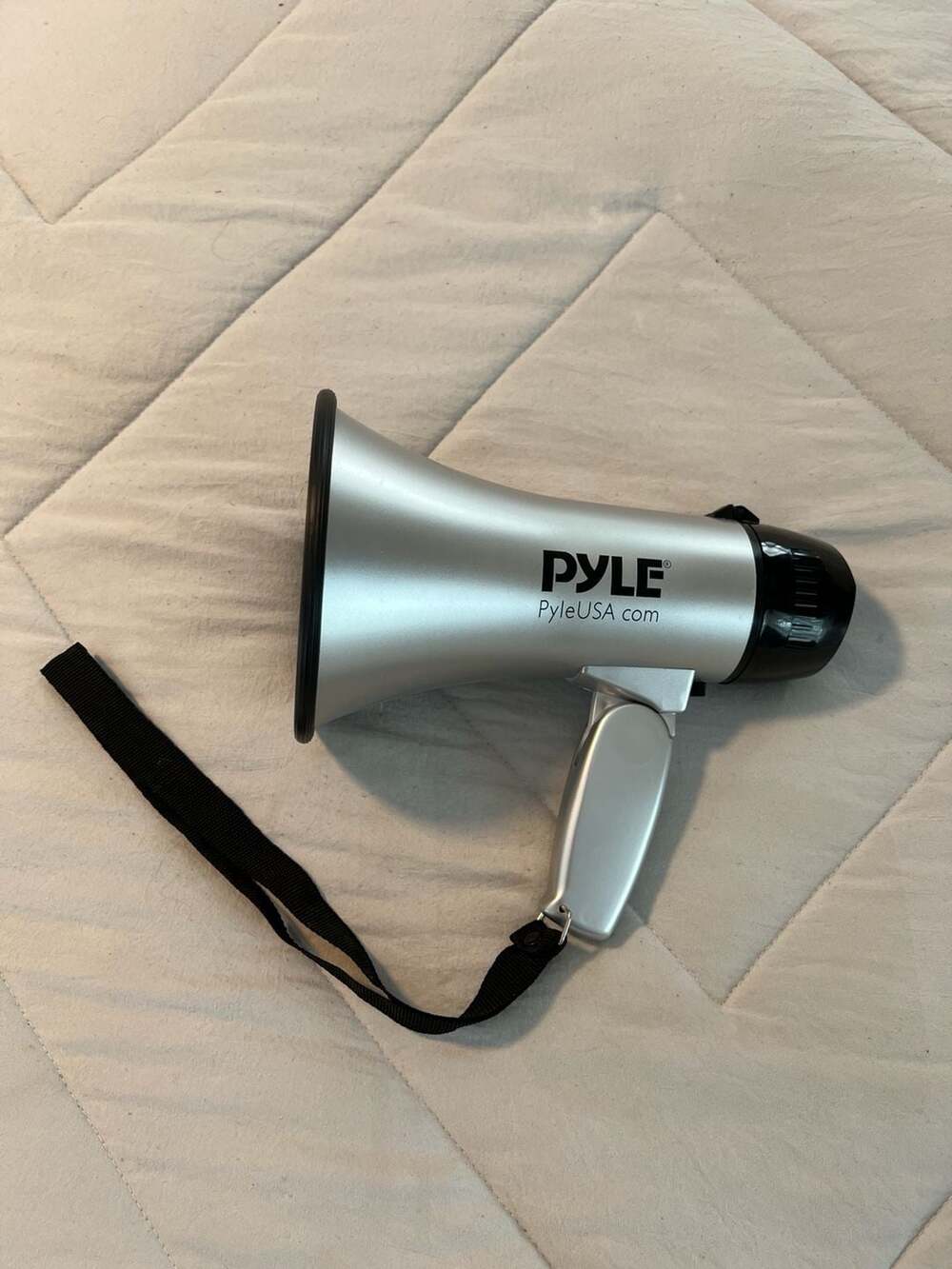 Pyle PMP20 Compact Portable Megaphone Speaker with Built-in Siren and Volume Con